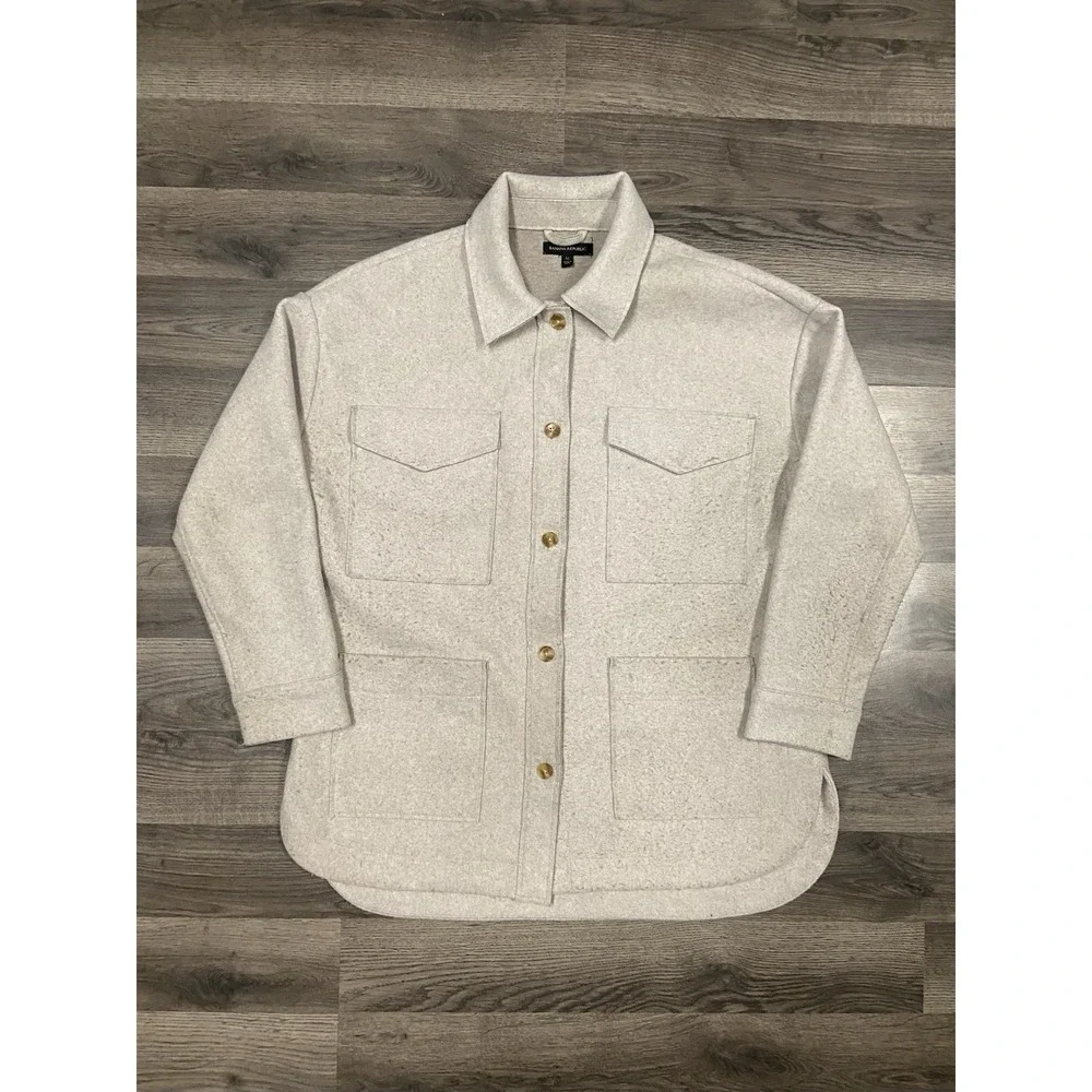 Banana Republic Chore Jacket Size Medium Beige Mid-Length‎ Button Front